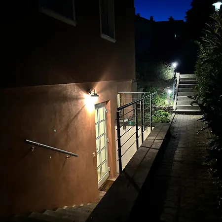 Schöne Einliegerwohnung Mit Stellplatz