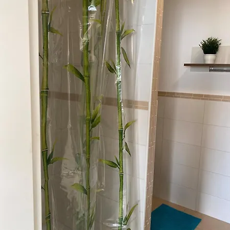 Schoene Einliegerwohnung Mit Stellplatz וירצבורג