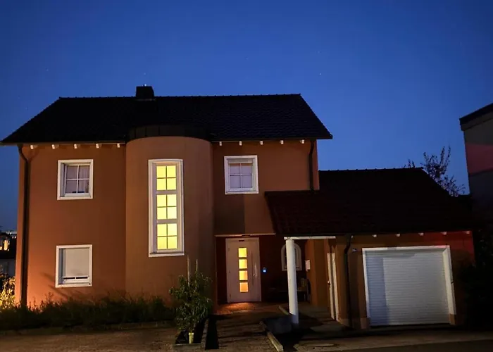 Daire Schoene Einliegerwohnung Mit Stellplatz Würzburg