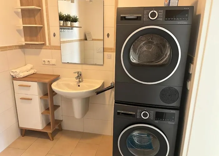 Daire Schoene Einliegerwohnung Mit Stellplatz Würzburg
